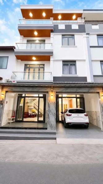 BÁN NHÀ MỚI MẶT TIỀN ĐƯỜNG XE HƠI