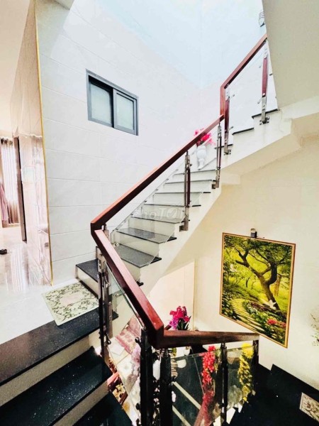 Bán Nhà Ngay Biển Thanh Khê- 70m2- 3 Tầng- Ngang 5m- 5.2 tỷ