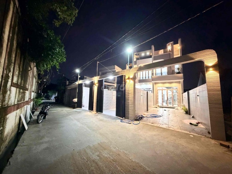 Bán nhà phường Tân Phong 4 x 31 rộng có sân đậu xe