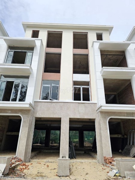 BIỆT THỰ SÂN GOLF, SÁT SÔNG, KỀ BIỂN ĐÀ NẴNG