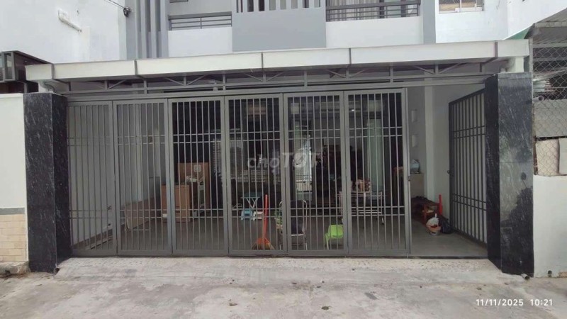 Cần bán gấp nhà 3 tầng