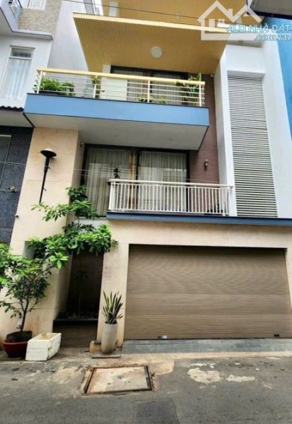 Cần bán Gấp nhà hẻm 6m Hoà Hưng, Q10 (DTCN hơn 68m2). Giá 3Tỷ320 còn ra lộc