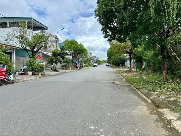 👉CHỈ NHỈNH 1 TỶ CÓ NGAY CĂN NHÀ C4 MẶT ĐƯỜNG PHẠM VĂN ĐỒNG TỔ 23 ĐÔNG PHONG TỈNH LAI CHÂU