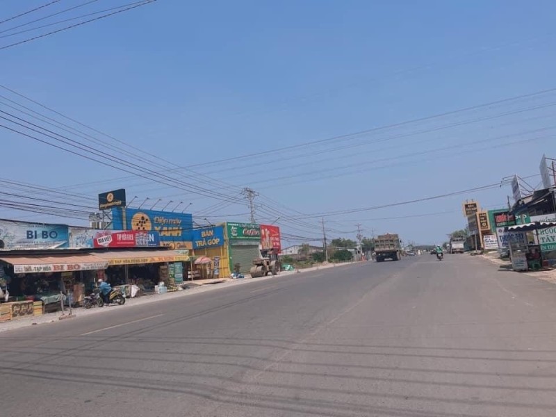 CHÍNH CHỦ KẸT TIỀN BÁN GẤP 300M2 ĐẤT, MT NHỰA NGAY SÁT TR.HỌC CHỢ DÂN ĐÔNG GIÁ 650TR