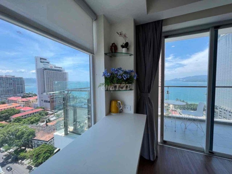 Cho thuê căn góc view biển - căn STUDIO toà ARIYANA (TUI BLUE)