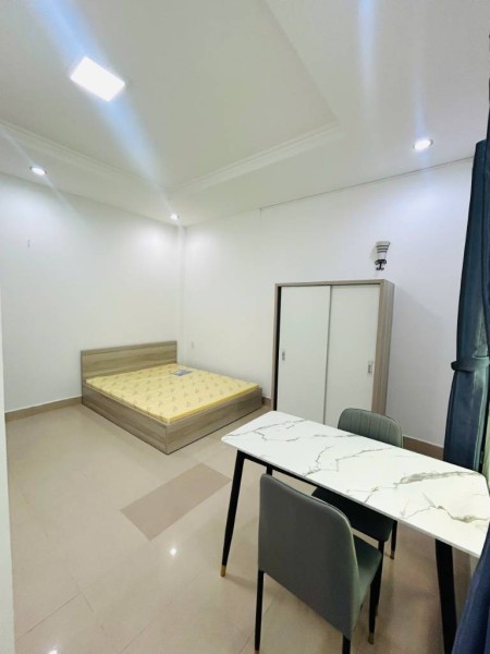Cho thuê căn hộ Phạm Văn Hai Tân Bình, căn hộ tách bếp, có cửa sổ, giá 6tr5