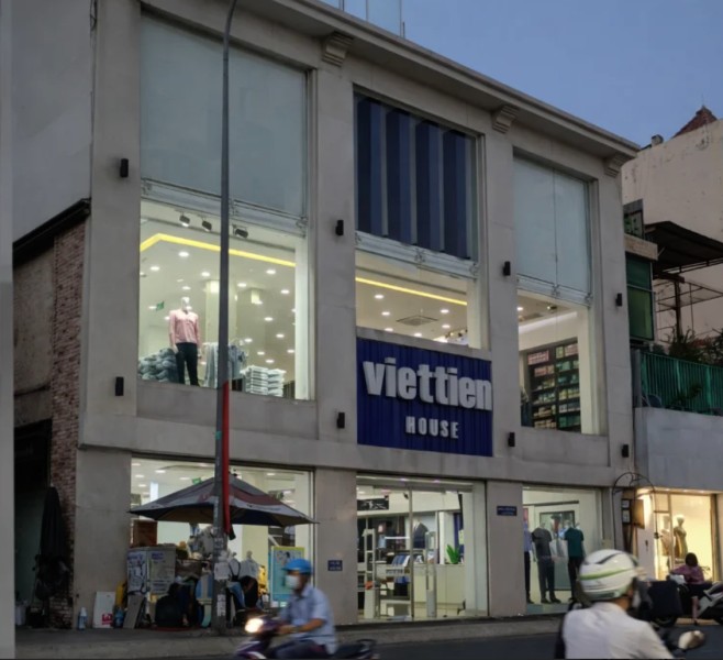 Cho thuê nhà 3 mặt tiền 227 Nguyễn Trãi Quận 1 DT 12x18m 2 lầu