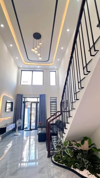 Chủ gửi Nhà đẹp mê lửng đường xe oto 7 chỗ, có sân oto ngay khu siêu trung tâm Quảng Ngãi.