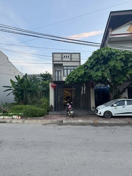 Diện tích đất: ngang 5m sâu 33,47m (Mỗi sàn 175m2)