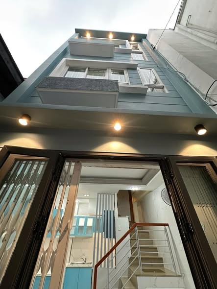 Chính chủ bán nhà trung tâm quận 5 diện tích sử dụng 70 m2 có sân để xe riêng