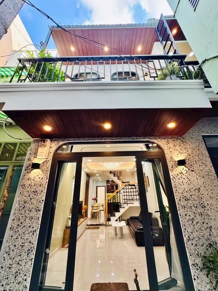 Nhà khu Phan Xích Long, sát Mặt Tiền Cô Giang