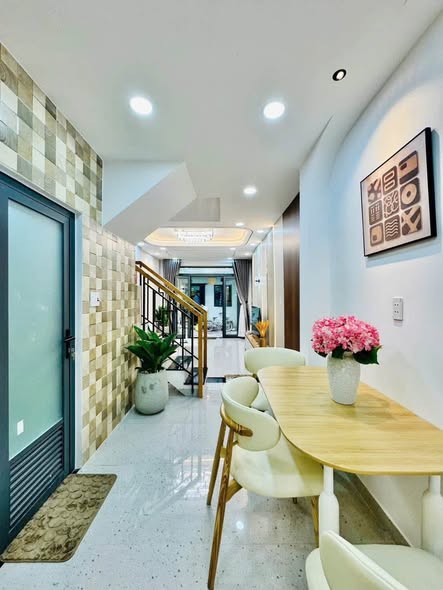 Nhà khu Phan Xích Long, sát Mặt Tiền Cô Giang