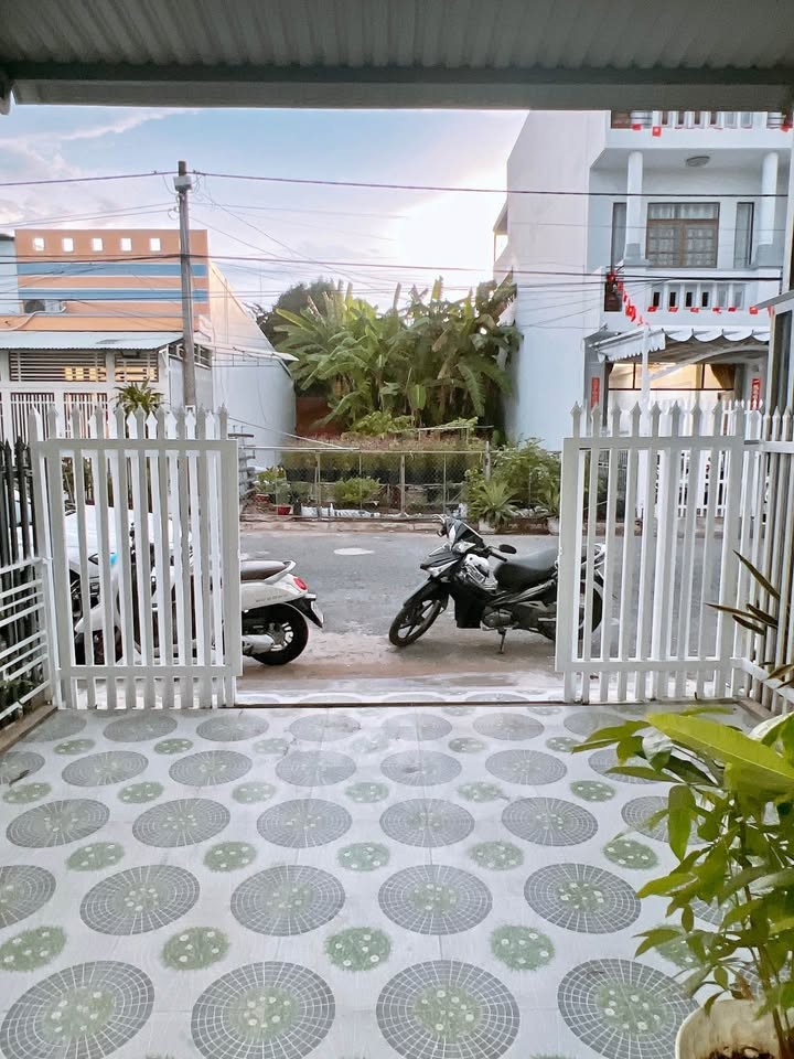 BÁN NHÀ MẶT TIỀN LÊ HOÀN - SAO MAI - LONG XUYÊN
