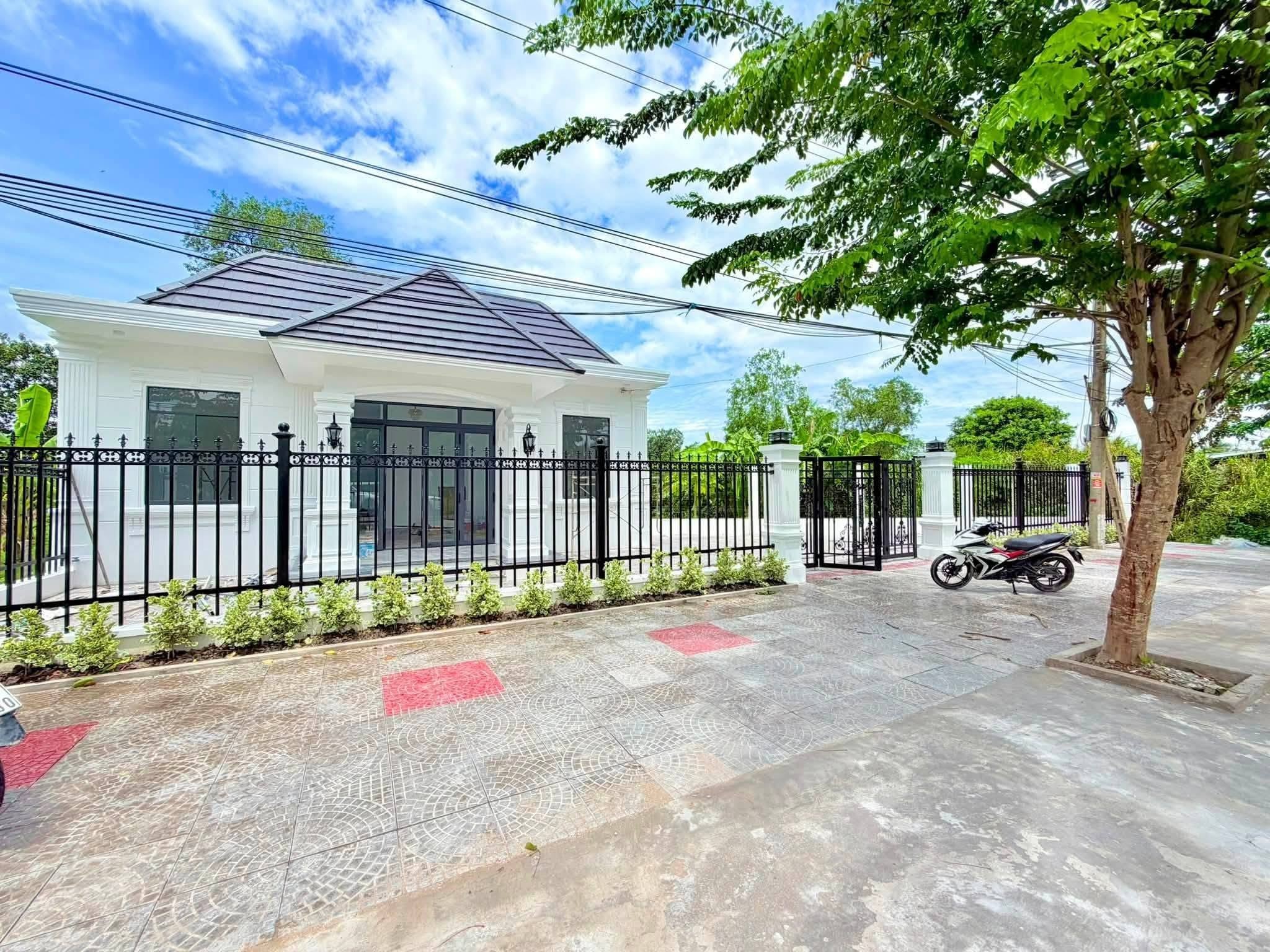 👉NHÀ MÁI THÁI  SÂN VƯỜN.MẶT TIỀN ĐƯỜNG TỈNH 910 .THUỘC PHƯỜNG BÌNH MINH VĨNH ( XÃ THUẬN AN CŨ ) 🍁🍁🍁 - Ảnh 1