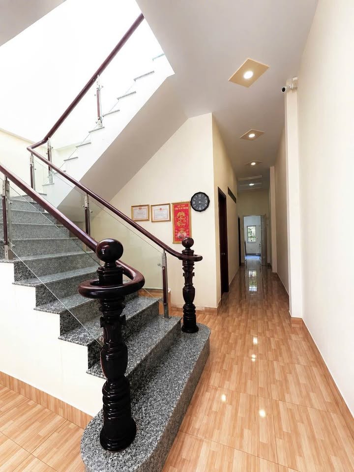 BÁN NHÀ TRUNG TÂM – SÂN ĐẬU Ô TÔ – DIỆN TÍCH ĐẤT 130,1 m² - HOÀN CÔNG SỞ HỮU NHÀ DT: 170,9 m² - Ảnh 2