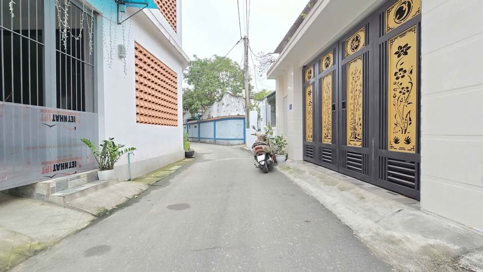 Nhà cấp 4 Tổ 1 Nguyễn Du, Phường Thành Sen, vị trí trung tâm, đất nở hậu, sân để xe rộng rãi - Ảnh 1