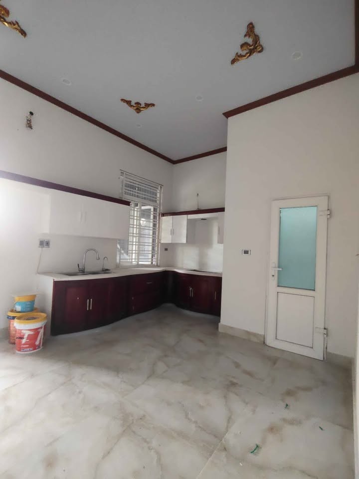 Chỉ hơn 1tỷ Nhà 2tầng đẹp rộng thoáng mát. TT phường Quảng Tâm. - Ảnh 1