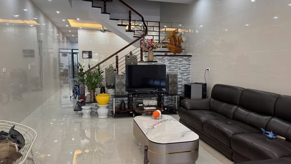 Diện tích đất: ngang 5m sâu 33,47m (Mỗi sàn 175m2) - Ảnh 5