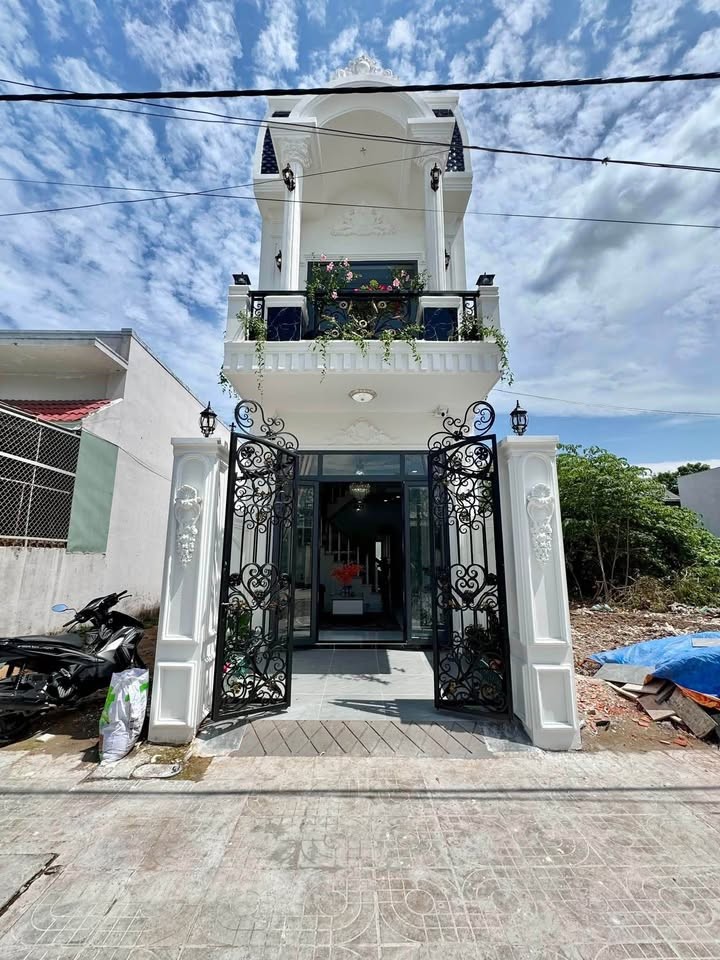Giảm 100 triệu - Nhà lầu tân cổ điển - Phường 9, Mỹ Tho - Ảnh 1