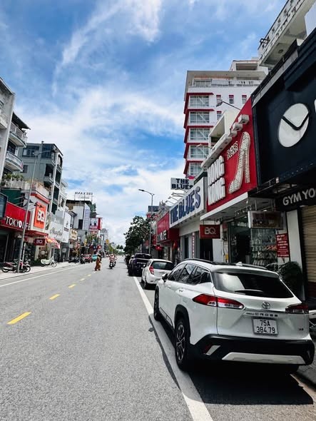 BÁN SIÊU PHẨM Nhà 05 Tầng mặt tiền kinh doanh Vị Trí Kim Cương đường Hùng Vương, Trung Tâm Ngã 6 Vincom, Tp.Huế hàng hiếm giá rẻ 📌 - Ảnh 1
