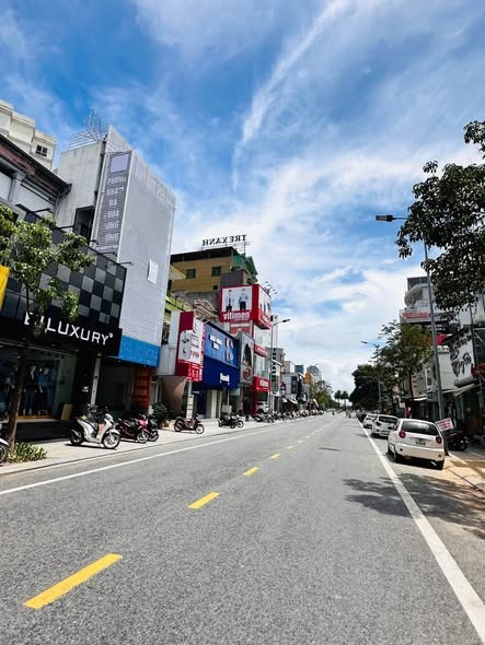 BÁN SIÊU PHẨM Nhà 05 Tầng mặt tiền kinh doanh Vị Trí Kim Cương đường Hùng Vương, Trung Tâm Ngã 6 Vincom, Tp.Huế hàng hiếm giá rẻ 📌 - Ảnh 2