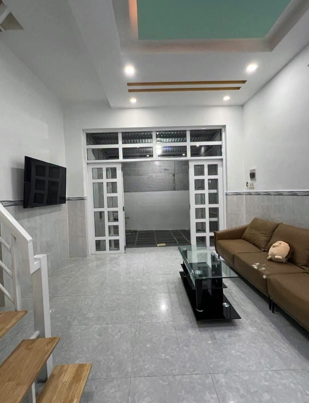 Hạ giá bán nhanh cho anh chị nhà phố Trung Tâm Nha Trang gần chợ Xóm Mới - Chợ Lạc Long Quân . Đi bộ ra biển chỉ 10p .