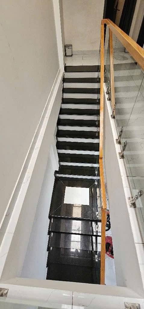 MẶT TIỀN KINH DOANH 2 TẦNG 5X30M - MẶT TIỀN ĐƯỜNG TÂN SƠN - ĐƯỜNG RỘNG 36M CÓ LỀ - ĐỐI DIỆN SÂN GOLF - GẦN SÂN BAY - PHƯỜNG 12 GÒ VẤP. - Ảnh 3