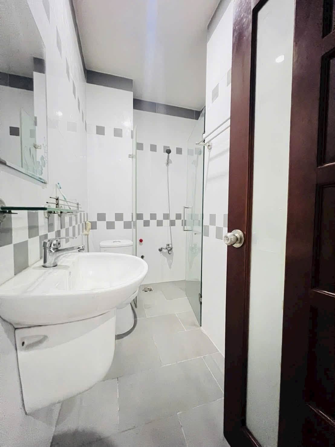 🏠 NHÀ 5 TẦNG - HẺM XE HƠI THÔNG - LẠC LONG QUÂN
