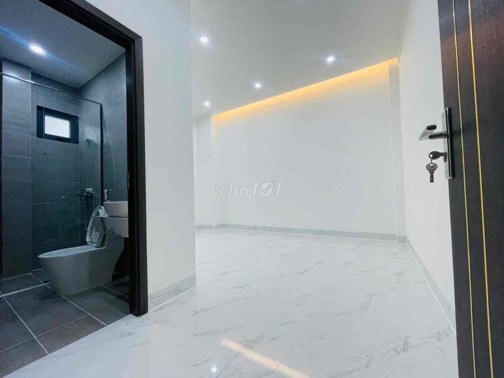 Nhà phường Bửu Hoà - 1 trệt 2 lầu có sân đậu xe hơi
