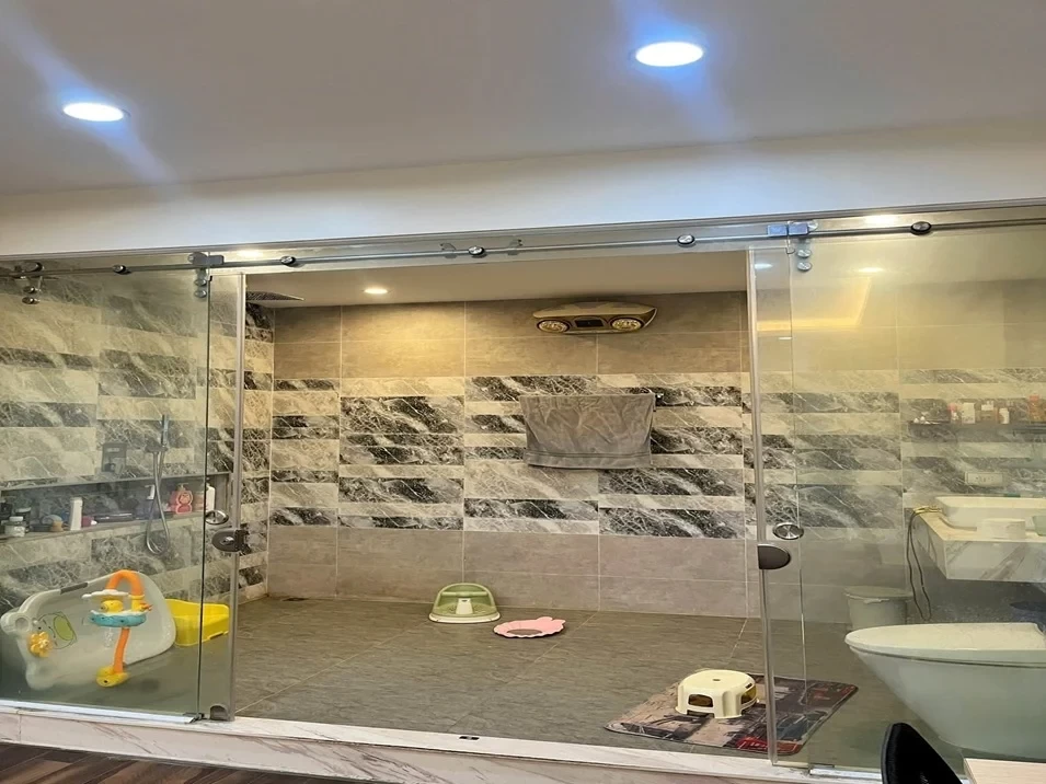 Bán chung cư 21 lê văn lương, golden palm. 3pn tầng cao view thoáng 130m2 12tỷ8
