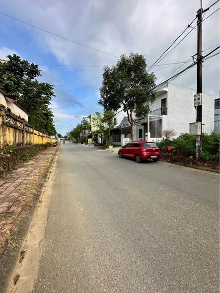 LÔ ĐẤT QUÁ RẺ VỪA Ở VỪA KINH DOANH MÀ CHỈ CÓ 1 TỶ 4XX TỔ 18 TÂN PHONG( CŨ) LAI CHÂU - Ảnh 1
