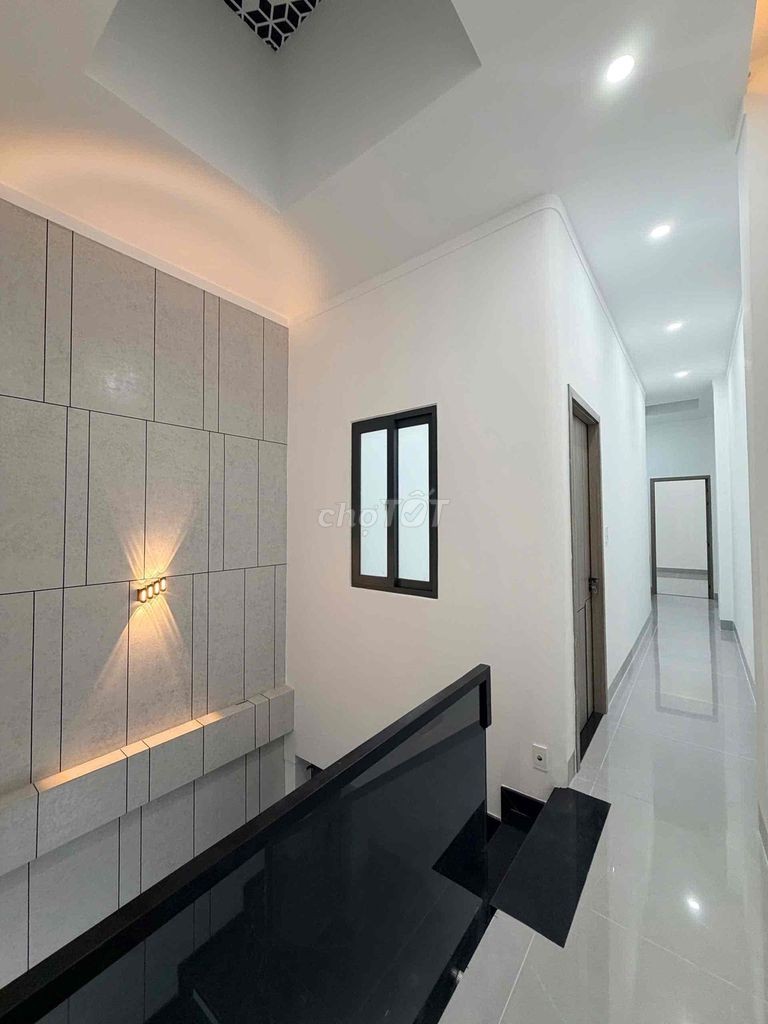 Bán nhà phường Tân Phong 4 x 31 rộng có sân đậu xe