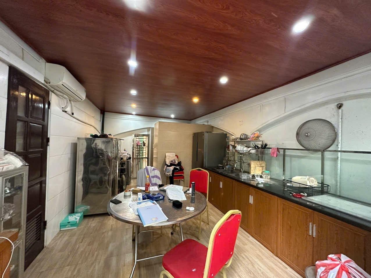 Bán căn shop chân đế 57m2 giá chỉ 3,2 tỷ, trần cao 7m, ngay cạnh cv sun world, kinh doanh 24/7 - Ảnh 2