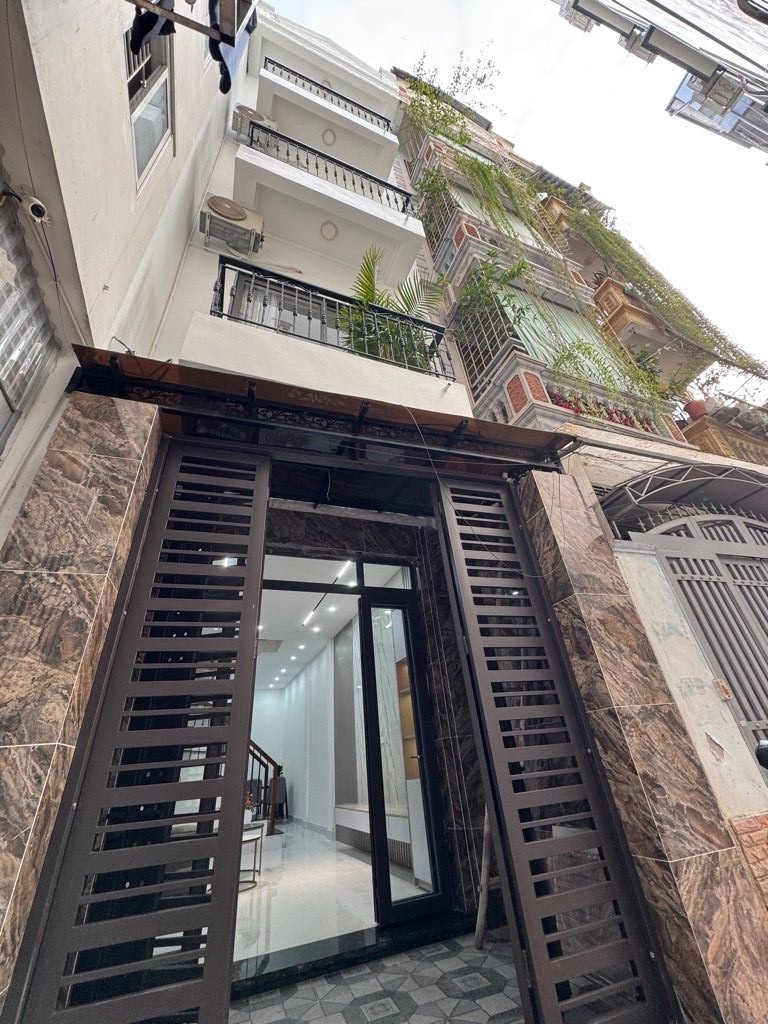 Bán Nhà riêng 38m, 5 tầng full nội thất, sát trường ĐH Thăng Long