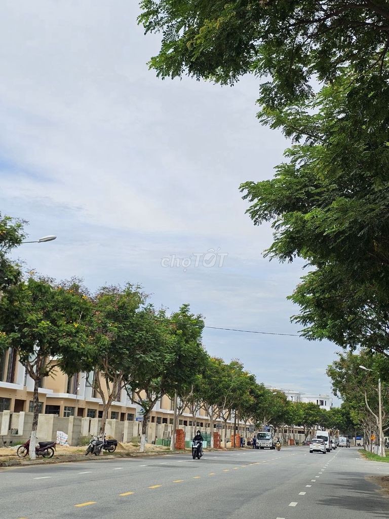 BIỆT THỰ SÂN GOLF, SÁT SÔNG, KỀ BIỂN ĐÀ NẴNG