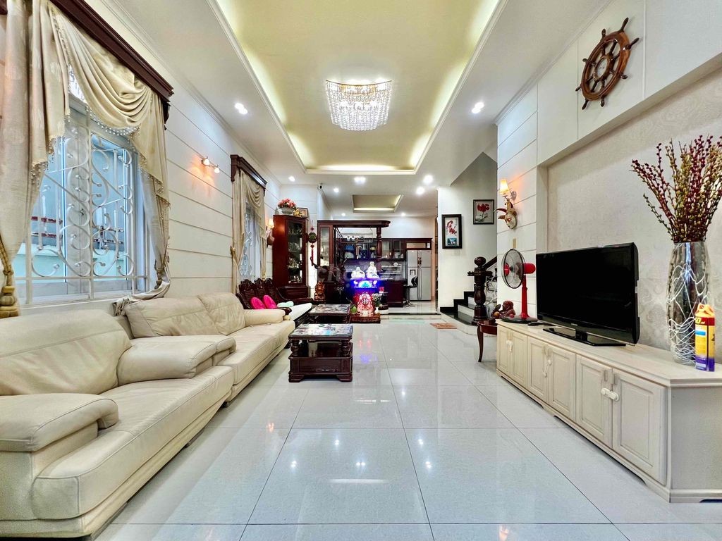 Bán biệt thự mặt tiền Trần Hưng Đạo, vị trí trung tâm đắc địa, an ninh