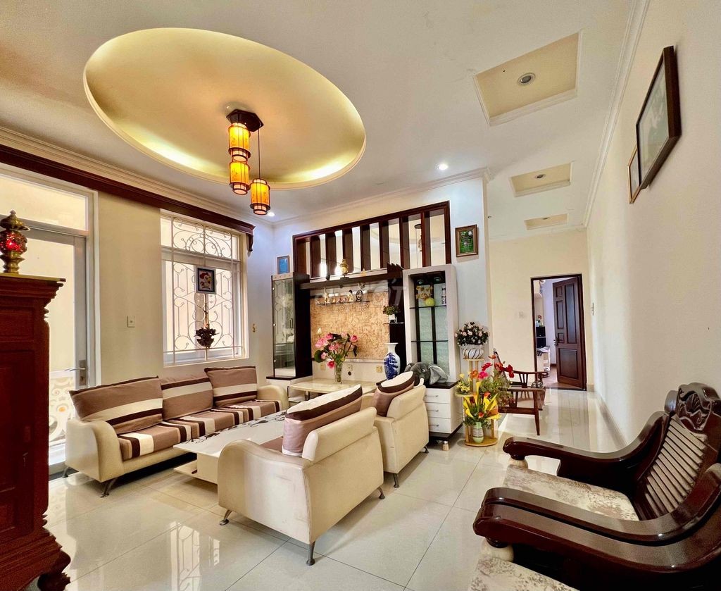 Bán biệt thự mặt tiền Trần Hưng Đạo, vị trí trung tâm đắc địa, an ninh