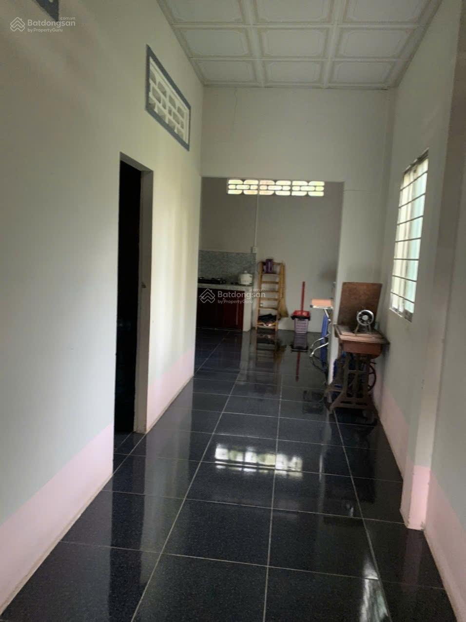 Nhà hẻm ô tô gần Đại lộ Đông Tây, 3 phòng ngủ, 2 WC