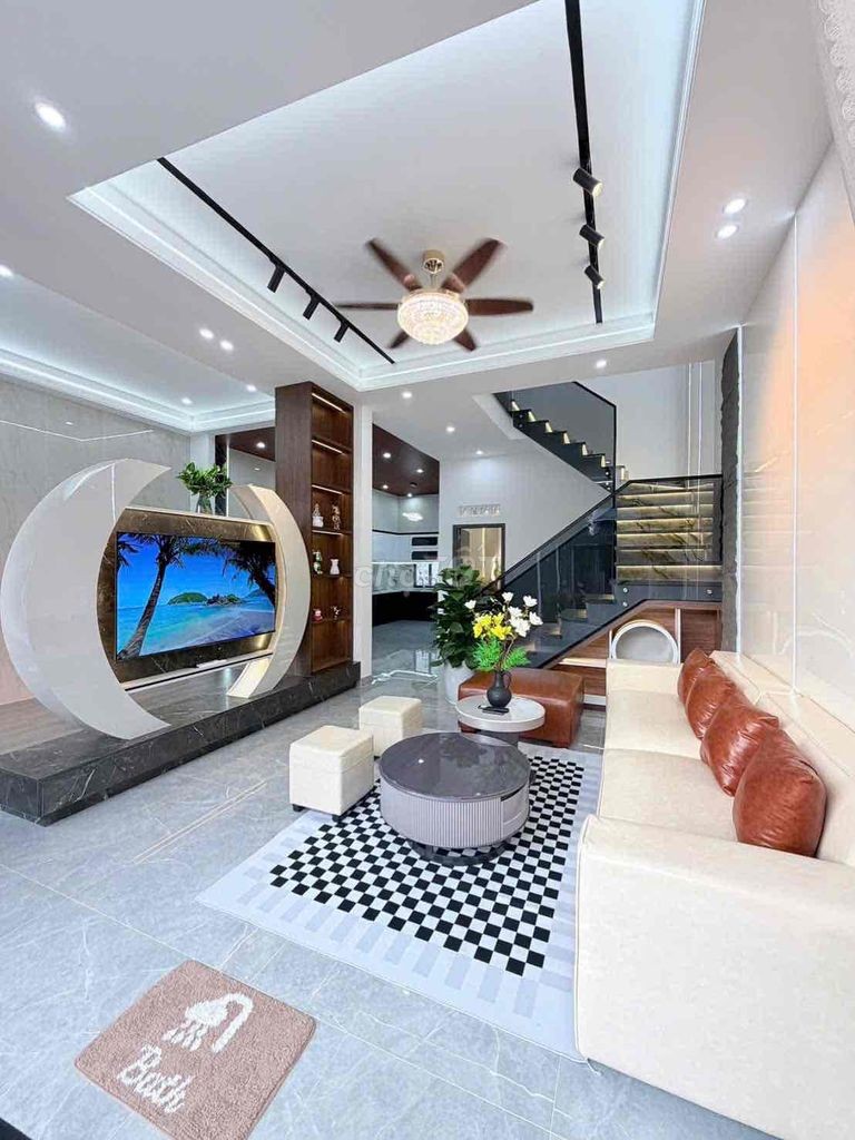 TÔI CHÍNH CHỦ CẦN BÁN GẤP NHÀ ĐẸP VỪA Ở VỪA KINH DOAN HỘ KHẨU HOÀ XUÂN