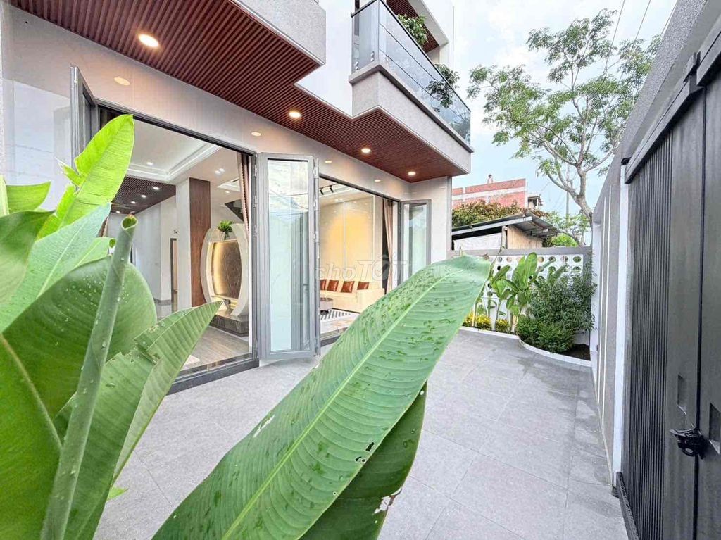 TÔI CHÍNH CHỦ CẦN BÁN GẤP NHÀ ĐẸP VỪA Ở VỪA KINH DOAN HỘ KHẨU HOÀ XUÂN