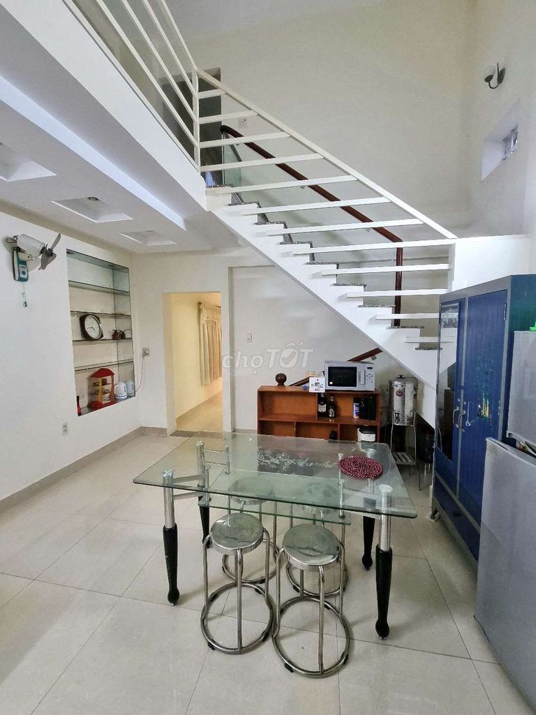 Nhà mặt tiền Trần Quốc Toản, 101m², 3PN, sân thượng thoáng - Ảnh 1