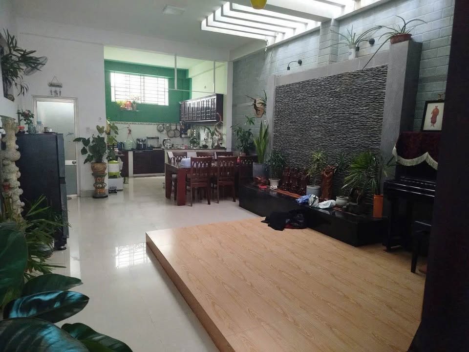 🏠 BÁN NHÀ 3 TẦNG MẶT TIỀN ĐƯỜNG NGUYỄN HỮU HUÂN, TRUNG TÂM TP NHA TRANG, VỊ TRÍ ĐẸP Ở KINH DOANH, DU KHÁCH TÂY TẬP TRUNG ĐÔNG - Ảnh 2