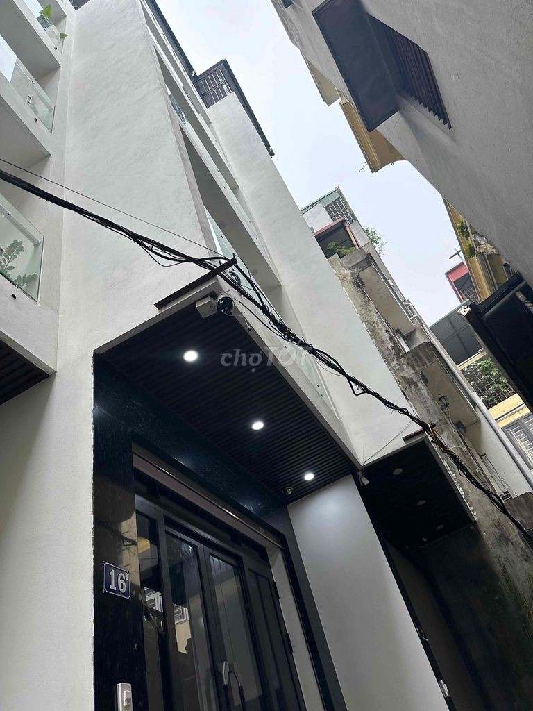 tôi chính chủ bán nhà 5 tầng mới phố cổ quận Long biên