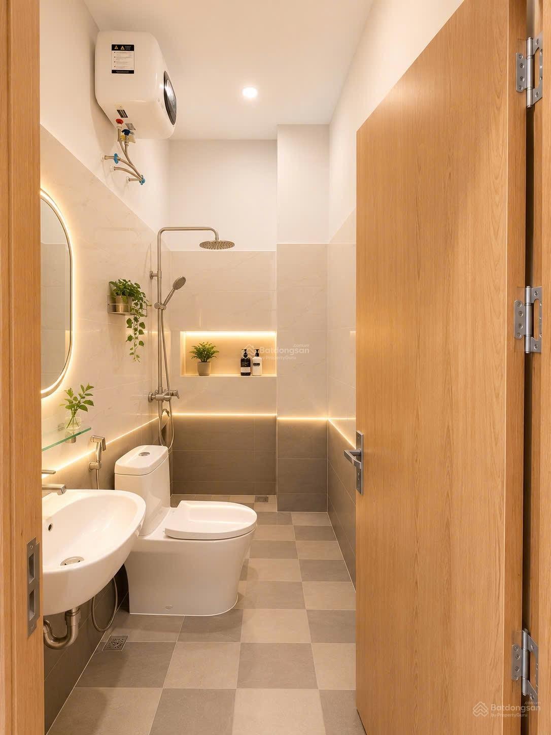 Bán nhà 3 tầng tân cổ điển full nội thất gần Phạm Văn Đồng, TP Huế Giá: 3,85 tỷ