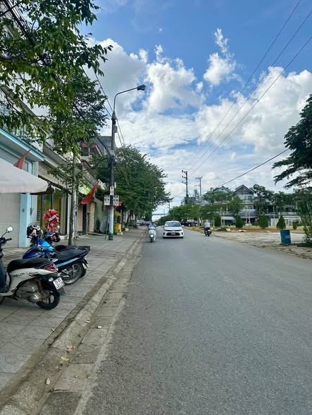 👉Bán Nhà c4 xây kiên cố , có gác xép rộng , viu đẹp trước mặt là công viên 1 /6 thoáng - Ảnh 2