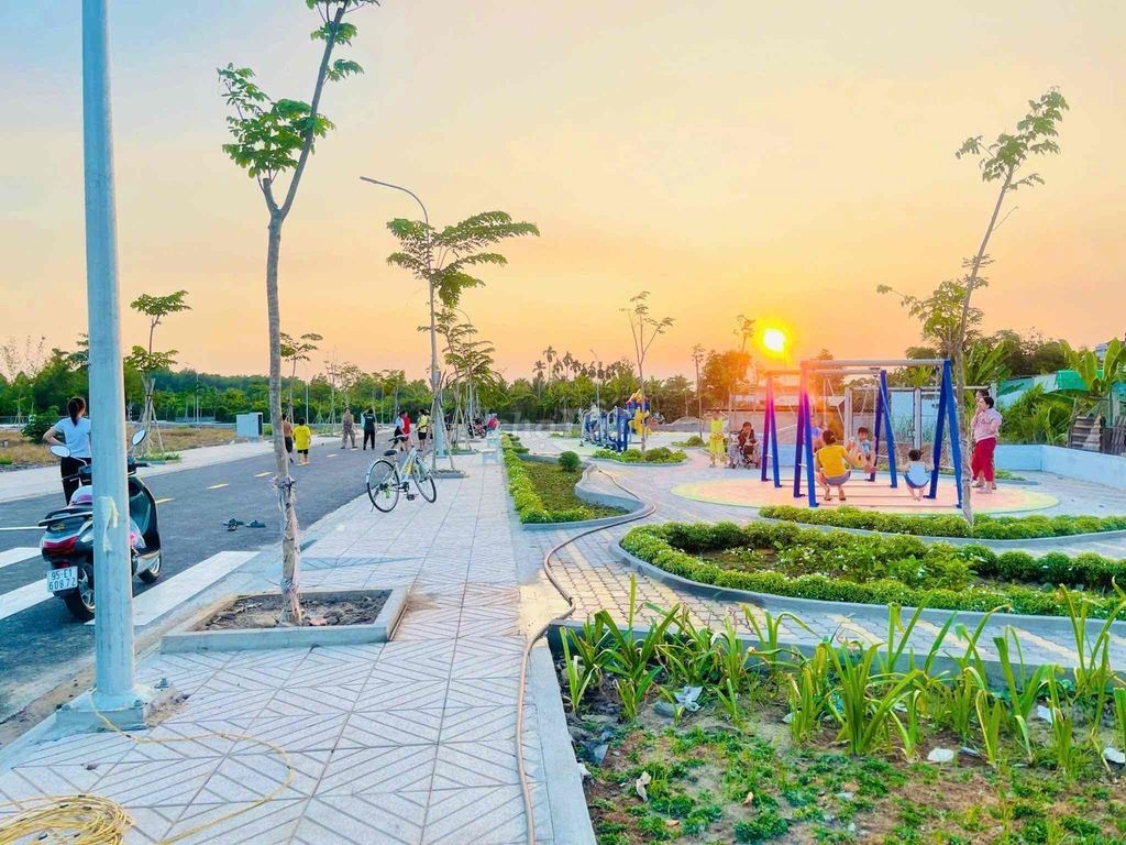 BÁN CẶP NỀN ĐỐI DIỆN CÔNG VIÊN - Ảnh 3