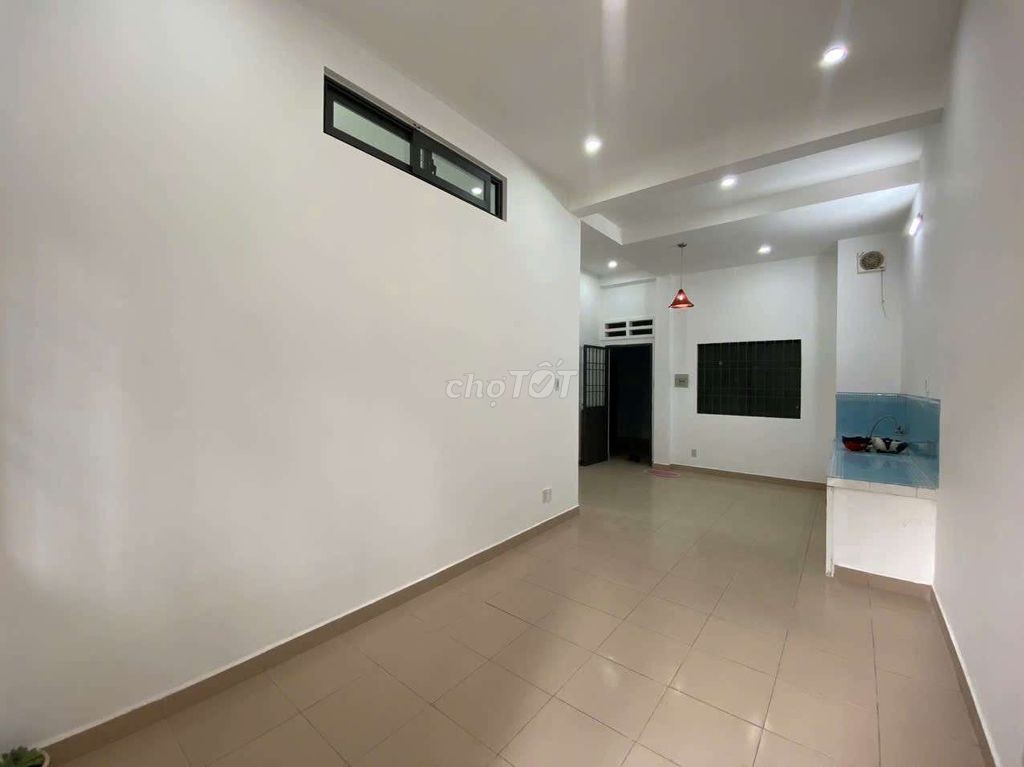 Chung cư có thang máy 2 tỷ 350 sổ đỏ lâu dài Hùng Vương Đà Lạt