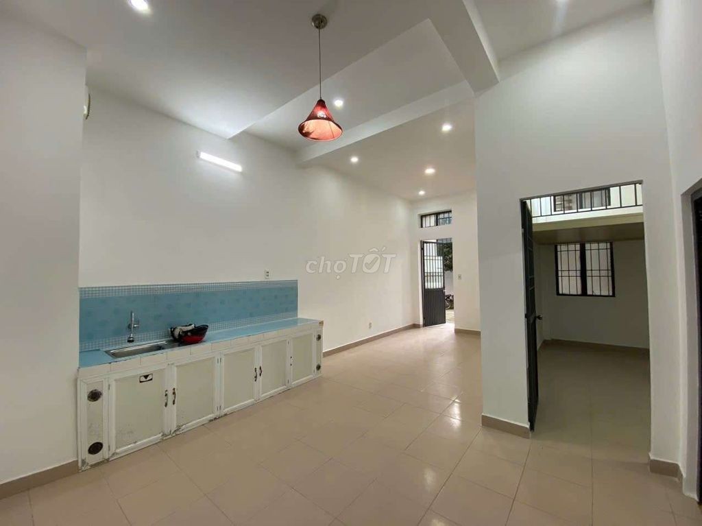 Chung cư có thang máy 2 tỷ 350 sổ đỏ lâu dài Hùng Vương Đà Lạt