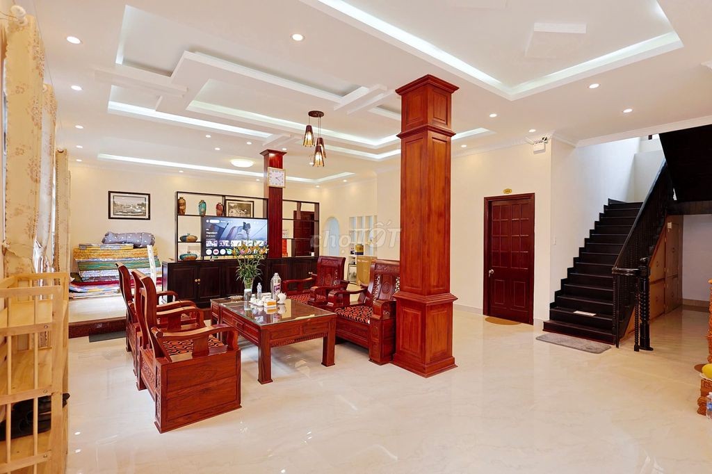 Cần bán gấp biệt thự đường 3 tháng 4 phường Hồ Xuân Hương (P3), Đà Lạt