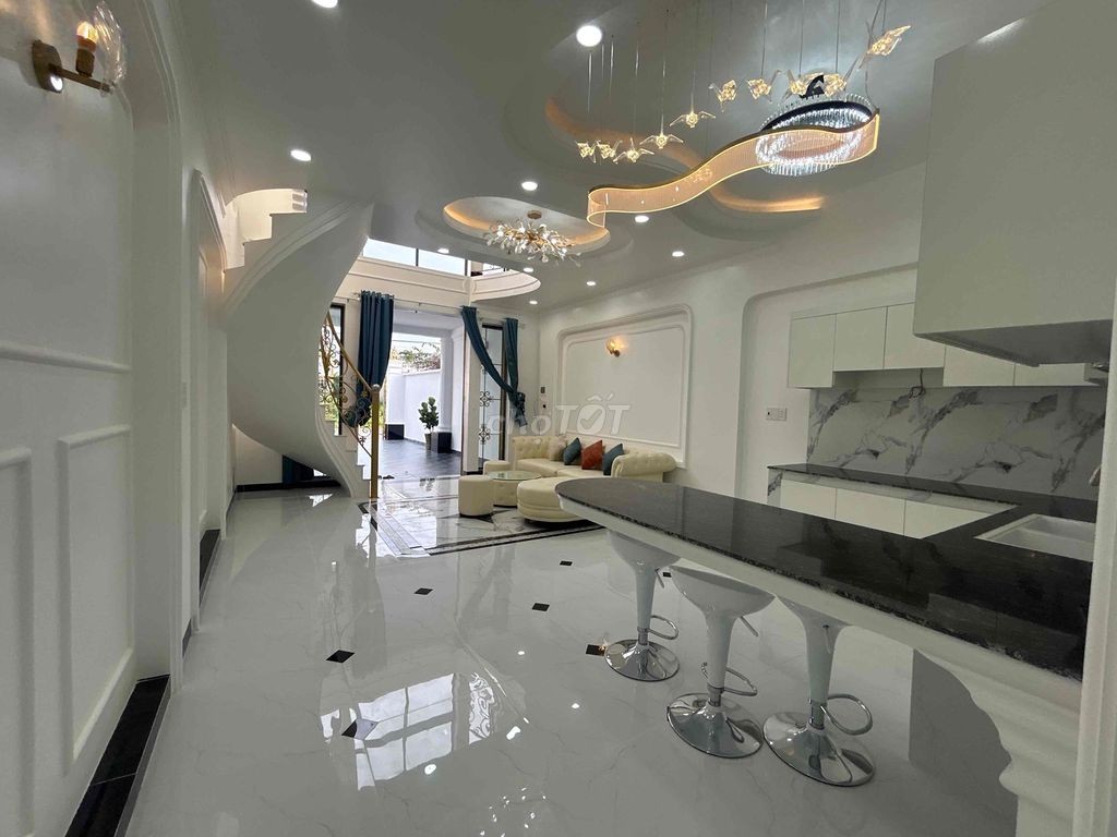 Bán villa lầu hồ boi, mặt tiền Nguyễn Văn Cừ nối dài - Ảnh 8